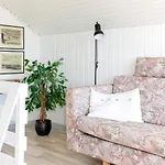 6 Person In Lokken-by Traum