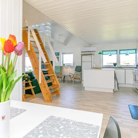 Three-bedroom In 38 Holiday home *