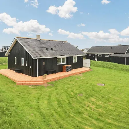 Three-bedroom In 38 Holiday home *