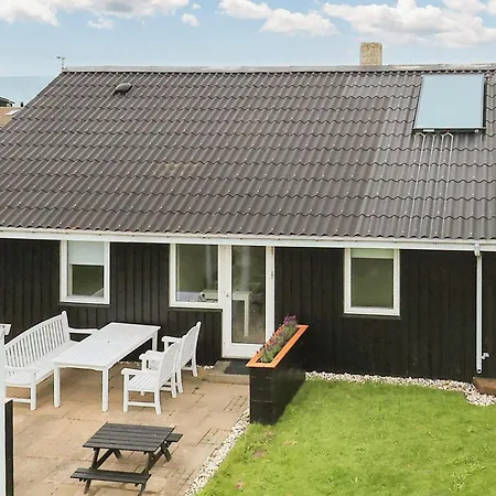 Three-bedroom In 38 Holiday home