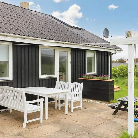 Three-bedroom In 38 Lokken