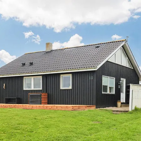 Three-bedroom In 38 Lokken