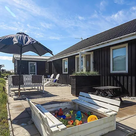 6 Person In Lokken-by Traum