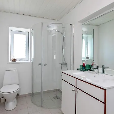 Holiday home Three-bedroom In 38
